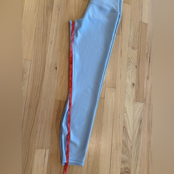 ALO Yoga Seashell Blue Airlift Set - Picture 9 of 14